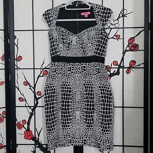 Betsy Johnson Black & White Alligator Crocodile Print